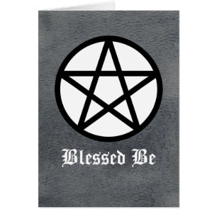 Pentagramme noir et blanc sur la carte noire