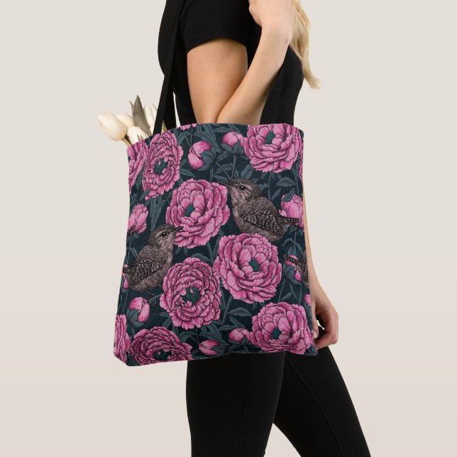 Peonies und Warnen auf dunkelgrau Tasche (Von Nahem)