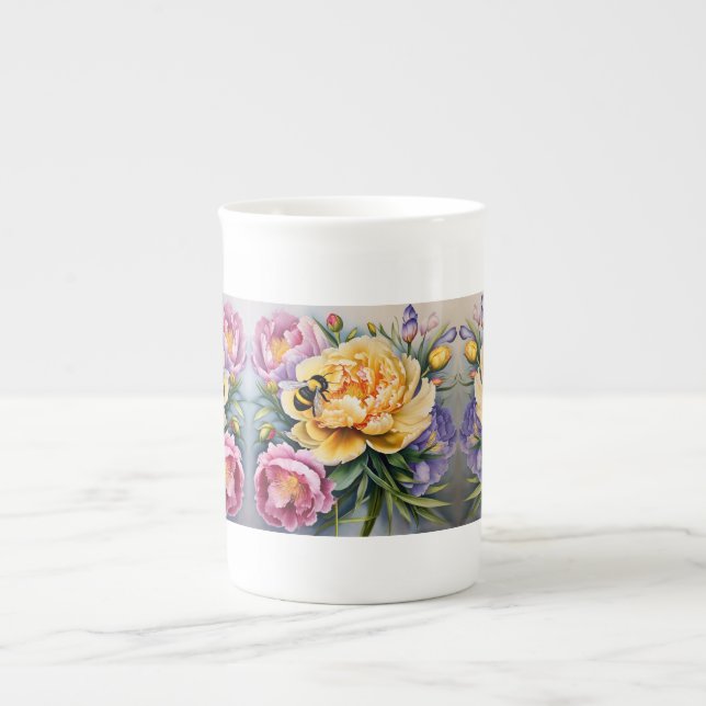 Peony and Bee Porcelain Prozellantasse (Vorderseite)