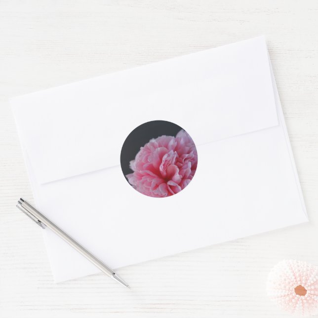 Peony auf dunklem Hintergrund Runder Aufkleber (Umschlag)