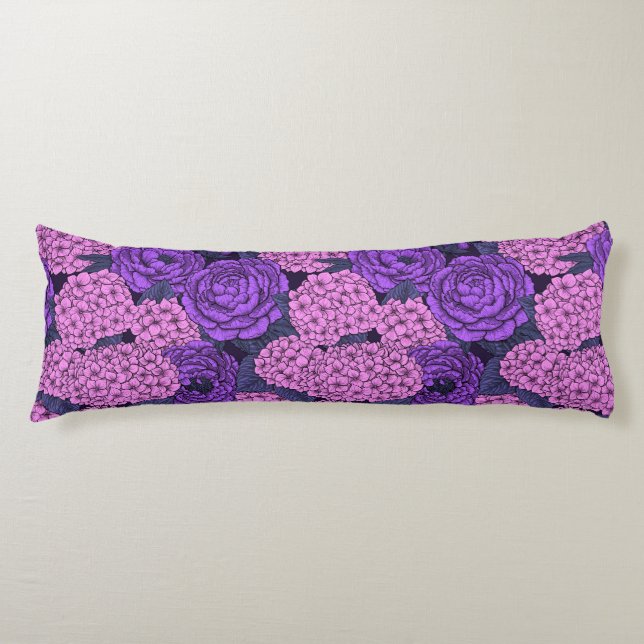Peony und Hydrangea in Rosa und Violett Seitenschläferkissen (Vorderseite)