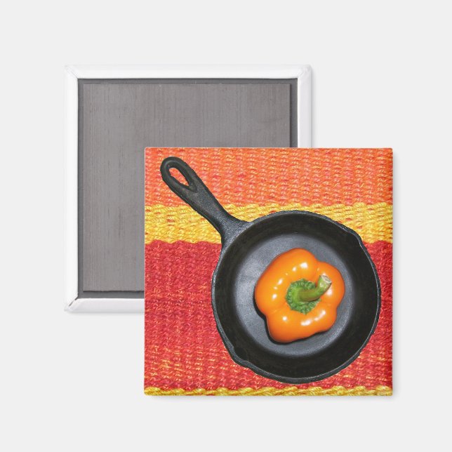Pepper in Iron Skillet Magnet (Vorderseite/Rückseite)