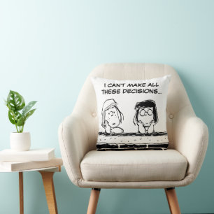 Peppermint Patty & Marcie an der Mauer Kissen