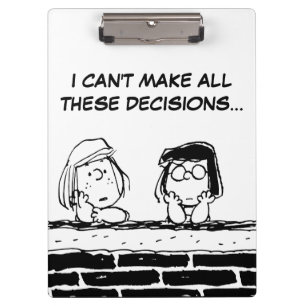 Peppermint Patty & Marcie an der Mauer Klemmbrett