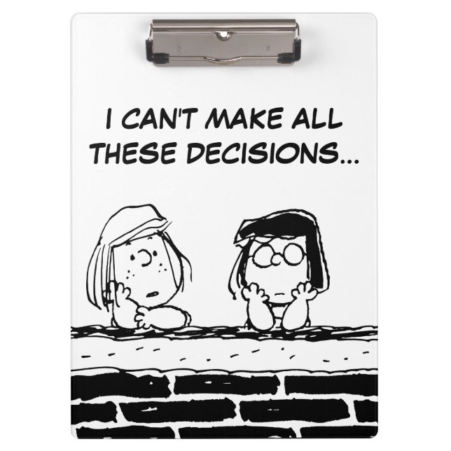 Peppermint Patty & Marcie an der Mauer Klemmbrett (Vorderseite)