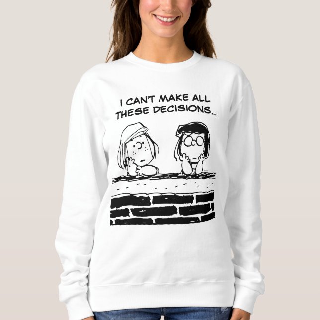 Peppermint Patty & Marcie an der Mauer Sweatshirt (Vorderseite)