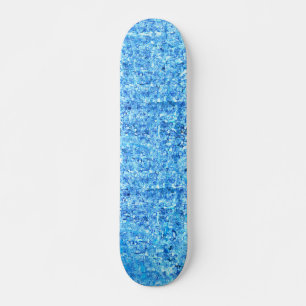 Pequenos entalhes em desenho como à caneta skateboard