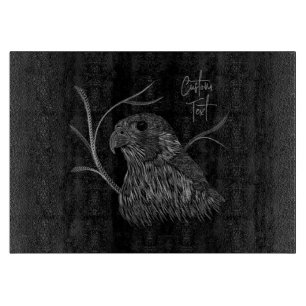 Peregrine Falcon in Baumzweigen mit Handschrift Schneidebrett