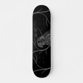 Peregrine Falcon in Baumzweigen mit Handschrift Skateboard