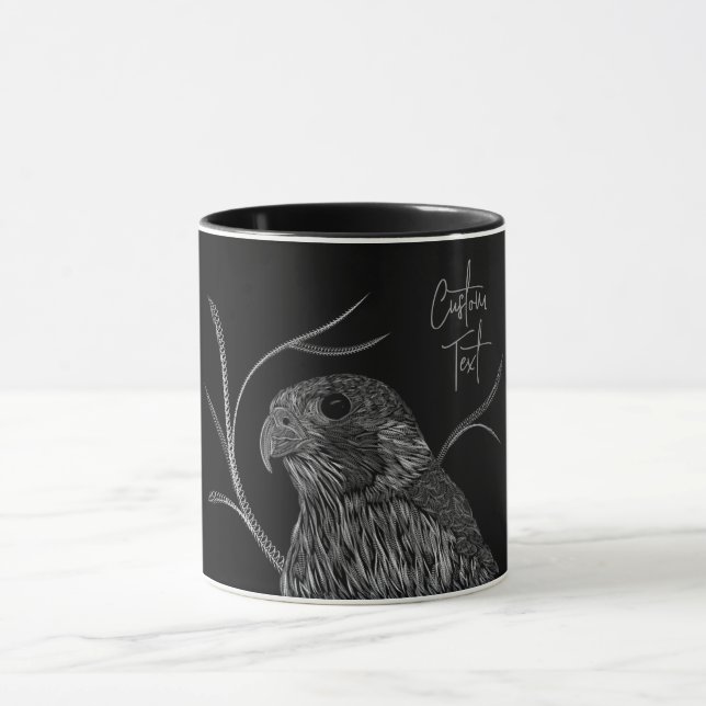 Peregrine Falcon in Baumzweigen mit Handschrift Tasse (Zentrum)