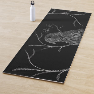 Peregrine Falcon in Baumzweigen mit Handschrift Yogamatte