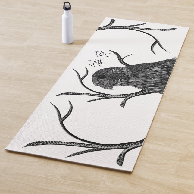 Peregrine Falcon in Baumzweigen mit Handschrift Yogamatte (Beispiel)