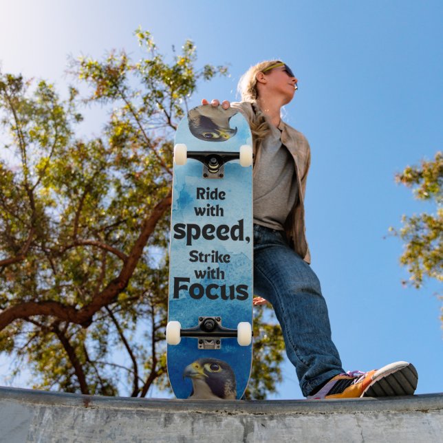 Peregrine falcon  Skateboard (Außenbereich 1)