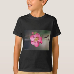 Perfekte rosa Blütenruhe T-Shirt