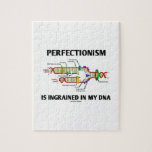 Perfektionismus Ingrained in meiner DNA (Spaß)<br><div class="desc">Wenn Sie ein Perfektionist sind und denken,  dass Sie genetisch verdrahtet werden,  um als solches zu sein,  genießen Sie irgendwelche wry Molekularbiologie-Spaßgeschenke,  die DNA-Reproduktion zusammen mit dem folgenden Sprichwort kennzeichnen,  das andere tun ein Doppeltnehmen macht an,  warum Sie so Nisse-picky und Detail-orientiert sind: "Perfektionismus Ingrained in meiner DNS".</div>