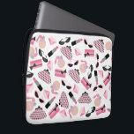 Perfume Purse Sunglasses Lipstick Electronics Bag Laptopschutzhülle<br><div class="desc">Eine Elektroniktasche,  die einen Entwurf besteht aus rosa und schwarzer Retro Katzenaugen-Sonnenbrille,  rosa Änderung kennzeichnet,  schürzt mit grauen Tupfen,  rosa Kupplung schürzt mit schwarzem Bogen,  rosa Lippenstiften,  rosa Edelsteinen und Flasche Parfüm mit rosa Zerstäuber.</div>
