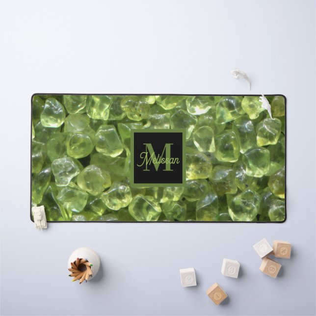 Peridot Birthstone Monogram Personalized Name Schreibtischunterlage (Kindertisch)