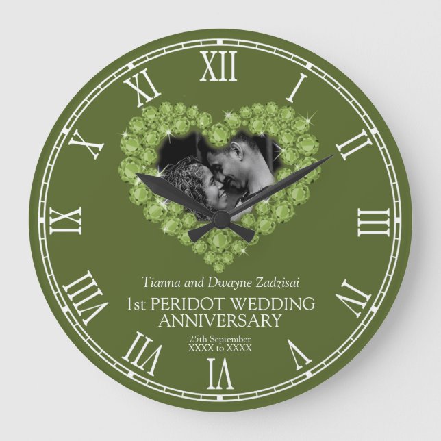 Peridot photo heart 1st wedding anniversary large  große wanduhr (Vorderseite)