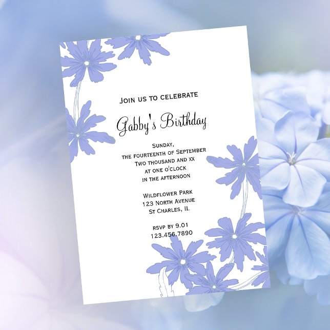 Periwinkle Blue Daisies Birthday Party Einladung (Von Creator hochgeladen)