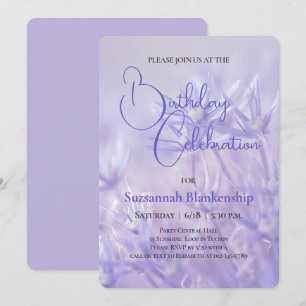 Periwinkle Blue Floral Hintergrund Geburtstagspart Einladung