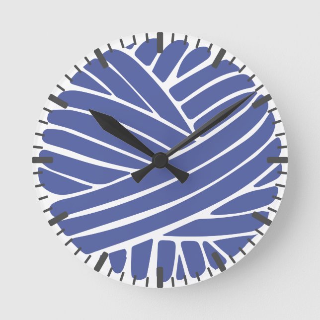 Periwinkle Minimal Moderner Garnball Rundschau Runde Wanduhr (Vorderseite)