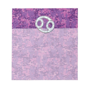 Perle wie Krebs Zodiac Sign auf der digitalen Camo Notizblock
