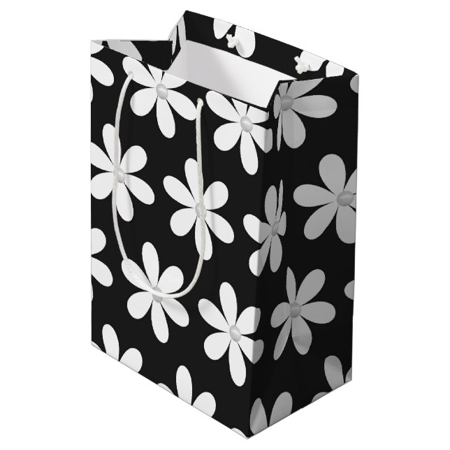 Perlen auf schwarzen Seiten Mittlere Geschenktüte (Rückseite Schrägansicht)
