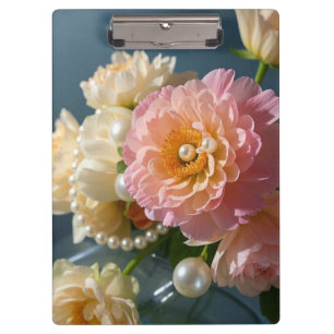Perlen mit rosa Blume Klemmbrett