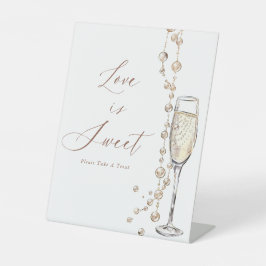 Perlen und Prosecco Brautparty Liebe ist süß Sockelschild