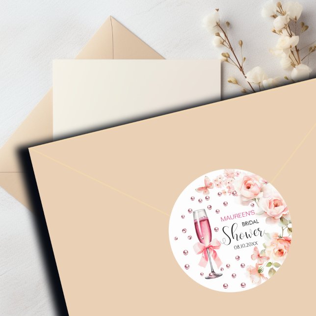 Perlen und Prosecco Dusty Pink Roses Brautparty Runder Aufkleber (Von Creator hochgeladen)