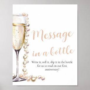 Perlen und Prosecco-Nachricht in einem Flaschensig Poster