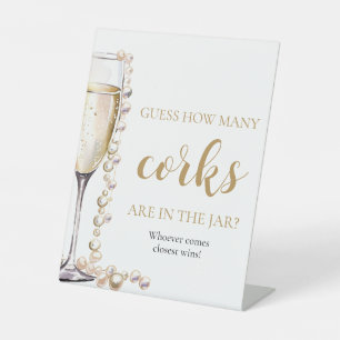 Perlen und Prosecco schätzen, wie viele Corks Spie Sockelschild