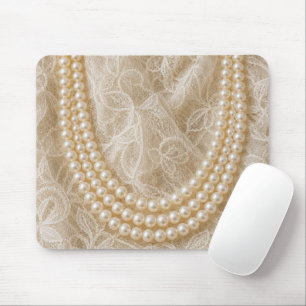 Perlenkette auf Elfenbeinspitze Mousepad