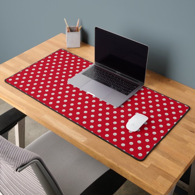 Perles blanches en rouge (Bureau 2)