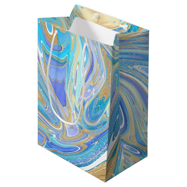Perlescent Aqua & Gold flüssige Marmor Mittlere Geschenktüte (Vorderseite Schrägansicht)