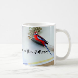 Perroquet rouge sur une tasse