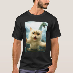 Perserkatze Selfie Katze gejagt von Loch Ness Mons T-Shirt