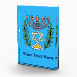 Persian Magen David Menorah Auszeichnung<br><div class="desc">Dieses Bild wurde aus einer antiken persischen jüdischen Fliese mit einer Menorah mit einem Magen David (Stern von David) gerahmt von Olivenzweigen. Die Unvollkommenheiten des originalen, handbemalten Bildes wurden bewahrt.</div>