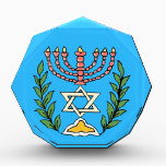 Persian Magen David Menorah Auszeichnung<br><div class="desc">Dieses Bild wurde aus einer antiken persischen jüdischen Fliese mit einer Menorah mit einem Magen David (Stern von David) gerahmt von Olivenzweigen. Die Unvollkommenheiten des originalen, handbemalten Bildes wurden bewahrt.</div>