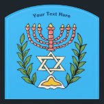 Persian Magen David Menorah Türschild<br><div class="desc">Dieses Bild wurde aus einer antiken persischen jüdischen Fliese mit einer Menorah mit einem Magen David (Stern von David) gerahmt von Olivenzweigen. Die Unvollkommenheiten des originalen,  handbemalten Bildes wurden bewahrt. Fügen Sie Ihren eigenen Text hinzu.</div>