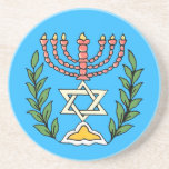 Persian Magen David Menorah Untersetzer<br><div class="desc">Dieses Bild wurde aus einer antiken persischen jüdischen Fliese mit einer Menorah mit einem Magen David (Stern von David) gerahmt von Olivenzweigen. Die Unvollkommenheiten des originalen,  handbemalten Bildes wurden bewahrt.</div>