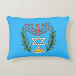 Persian Magen David Menorah Zierkissen<br><div class="desc">Dieses Bild wurde aus einer antiken persischen jüdischen Fliese mit einer Menorah mit einem Magen David (Stern von David) gerahmt von Olivenzweigen. Die Unvollkommenheiten des originalen, handbemalten Bildes wurden bewahrt. Fügen Sie auf der Rückseite Ihren eigenen Text hinzu.</div>