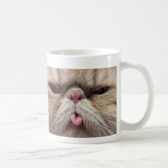 Persische Katze, die heraus Zunge haftet Kaffeetasse (Rechts)