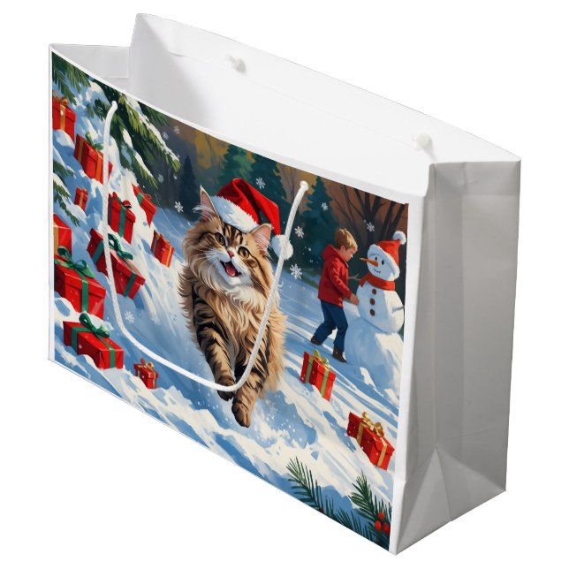 Persische Katze sitzt im Schnee mit Weihnachtshut Große Geschenktüte (Vorderseite Schrägansicht)