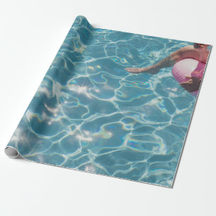 Person am Schwimmbad Geschenkpapier