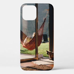 Person auf brauner Schaukel Case-Mate iPhone Hülle