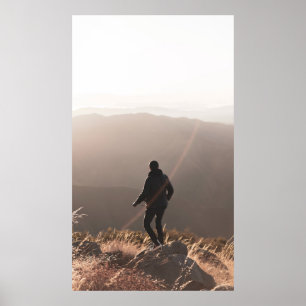 Person auf Felsen stehend Poster