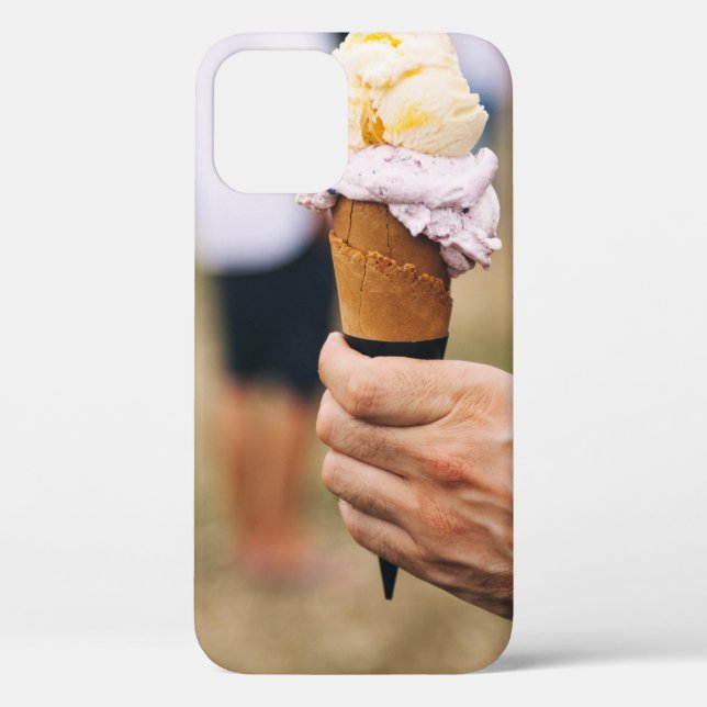 Person, die Eis auf Kegel hält Case-Mate iPhone Hülle (Rückseite)