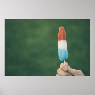 Person, die Eis Pop hält Poster