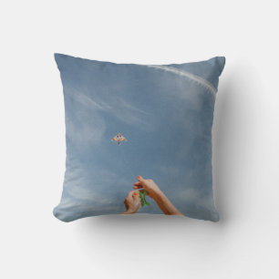 Person, die morgens Drachen fliegt Kissen